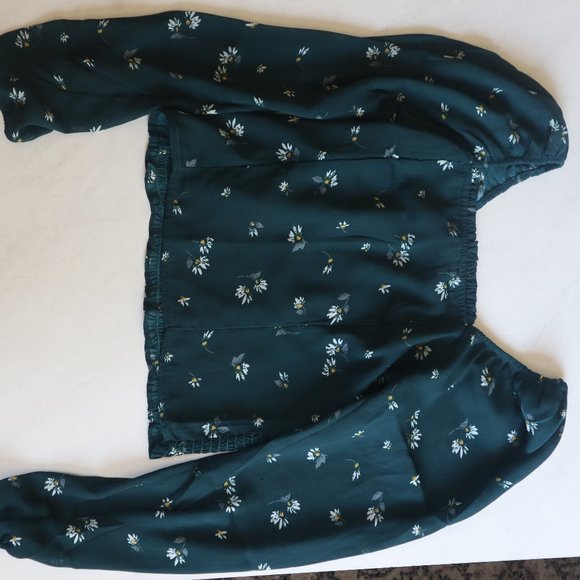 Abercrombie Long Sleeve Floral Crop Top - Picture 2 of 2
